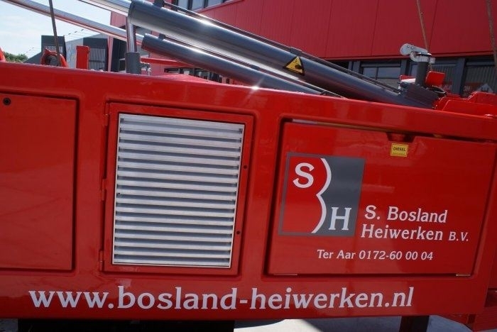 S-Bosland-Heiwerken-Opening-nieuw-bedrijfspand-close-up-foto-heimachine-voor-heien-van-palen